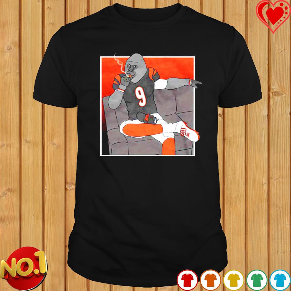 Joe burrow close with harambe the cincinnati bengals shirt, hoodie, sweater,  long sleeve and tank top